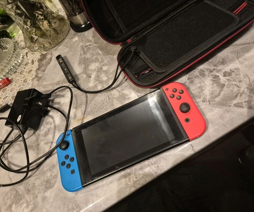Nintendo switch 32gb comes - 32gb,