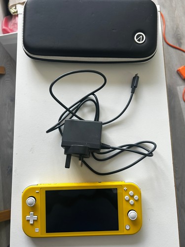 Nintendo switch lite yellow - nintendo,